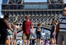 Torre Eiffel deja de recibir turistas por huelga de trabajadores