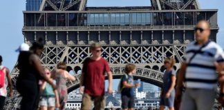 Torre Eiffel deja de recibir turistas por huelga de trabajadores