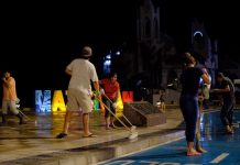 Limpian… mientras la ciudad duerme