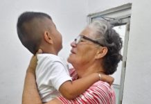 POLICÍA DE MAZATLÁN ENCUENTRA, PROTEGE Y ENTREGA A NIÑO DE 4 AÑOS TRAS UBICARLO SIN RUMBO EN LA CALLE