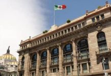 Por temor a que sus sueldos se reduzcan, funcionarios dejan Banxico