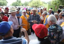 Recorren Quirino y Narro zona devastada de Angostura y Guasave