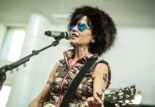 Cantante de The Cranberries se ahogó en la bañera estando ebria