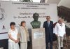 Develan busto del Dr. Gonzalo Armienta Calderón