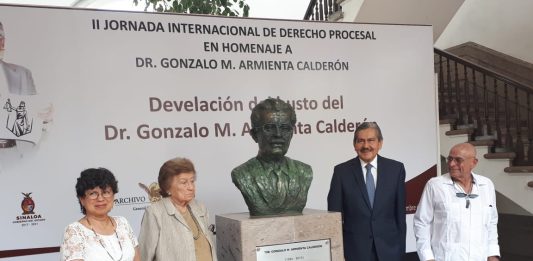Develan busto del Dr. Gonzalo Armienta Calderón