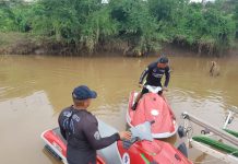 Utilizan motos acuáticas para la búsqueda de las dos mujeres desaparecidas en “El Piojo”