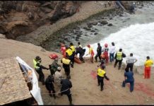 12 muertos y 15 heridos deja caída de bus a un abismo en el sur de Perú