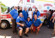 Recibe Rosy Fuentes una ambulancia por parte de los Rotarios en Acción Canadá-México