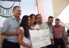 Entrega Quirino becas de transporte y de inscripción a jóvenes de Mazatlán