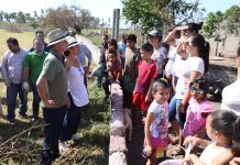 Quirino visita comunidades donde hace más de 40 años un gobernador no llegaba