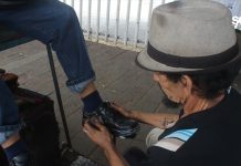 La Historia del “Duende Lustrador” y su Perra “Clara”