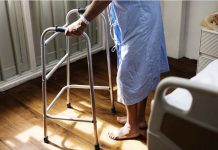 Despierta tras 12 años en coma; su mamá siempre estuvo con él