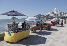 Regresan puestos semi-fijos al Malecón