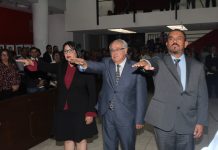 Rinden protesta funcionarios de la administración de Luis Guillermo Benítez Torres