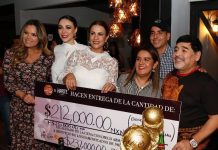 Recibe Rosy Fuentes donativo del Club Dorados de manos de Maradona