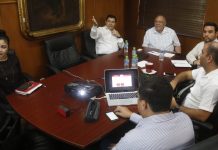 Expone secretario de Desarrollo Económico proyectos al alcalde Luis Guillermo Benítez Torres