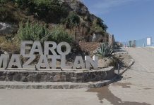 El “Puente de Cristal” del Faro Sigue Siendo un Atractivo