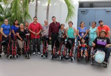 Continúa DIF entrega de ayudas funcionales a personas con discapacidad