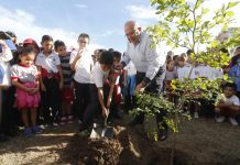 Nunca más un niño se quedará sin ir a la escuela: Químico Benítez