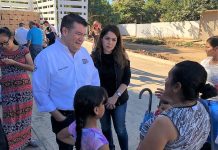 Reciben familias desplazada apoyo de SEDESOL