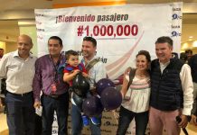 Sectur da la bienvenida al pasajero un millón en el aeropuerto de Mazatlán