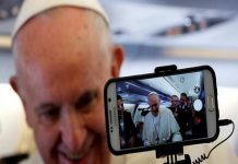 El papa Francisco abre su perfil en app religiosa para orar