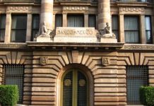 Se enfrentan Banxico y AMLO por Ley de Remuneraciones