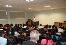 IMPARTEN CONFERENCIA SOBRE EXPERIENCIAS TURÍSTICAS EN HOTELERÍA