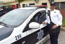 *AGENTE DE TRÁNSITO EN ZONA TURÍSTICA REGRESA BILLETERA A TURISTA PROCEDENTE DEL ESTADO DE ZACATECAS*