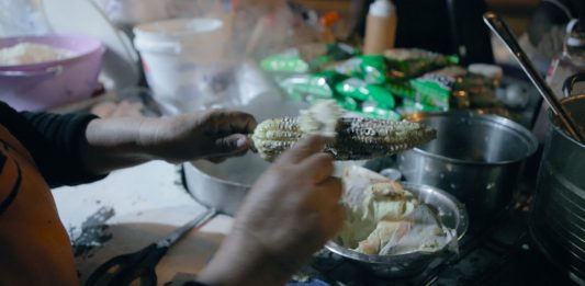 Los mejore esquites y tamales que están frente al Acuario