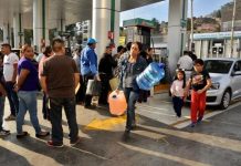 COEPRISS advierte que almacenar o transportar gasolina en garrafones para agua es un riesgo para la salud