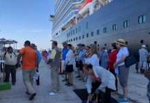 Llegan dos cruceros turísticos a Mazatlán con 6,630 visitantes