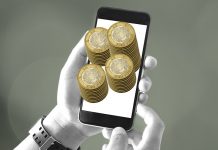 Los bancos y AMLO quieren que uses menos efectivo y más tu celular