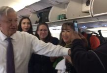 Filas en pleno vuelo por una foto con AMLO (VÍDEO)