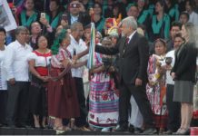Por entregar bastón de mando a AMLO, destituyen a líder maya
