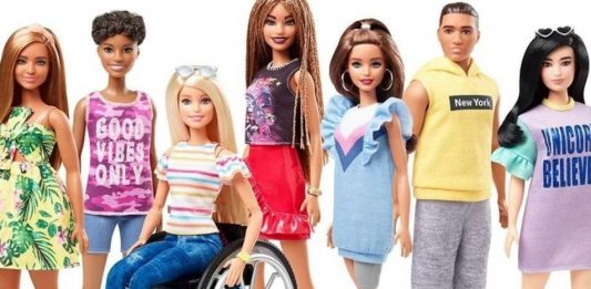 Mattel lanza su edición más inclusiva: la Barbie en silla de ruedas y con pierna ortopédica
