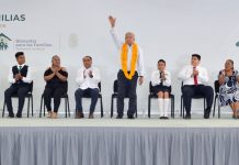 AMLO promete protección a quienes ayuden a esclarecer el caso Ayotzinapa