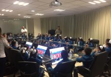 Personal de C4i muestra a estudiantes de nivel primaria el uso correcto del 9-1-1