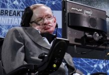 Inhabilitan a enfermera de Stephen Hawking por cuidarlo mal