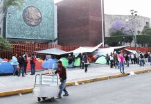 Diputados suspenden discusión de la reforma educativa por bloqueo de la CNTE