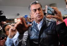 ‘El Bronco’ revela que platica sus problemas con dios a través de WhatsApp (VIDEO)