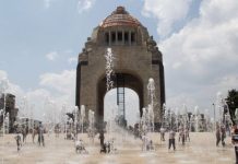 Cuatro de cada 10 mexicanos gastan más de lo que ganan