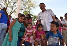 EN EL DÍA DE LA MUJER, EL DR. PINEDA Y PRIMERA DAMA, LLEVAN APOYOS A MUJERES DE LA ZONA SERRANA DE ROSARIO.