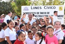 Dan banderazo de inicio de la obra de construcción de la techumbre metálica en la escuela Tele Secundaria No.33