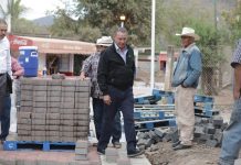 Quirino supervisa obras en Tacuichamona, Culiacán