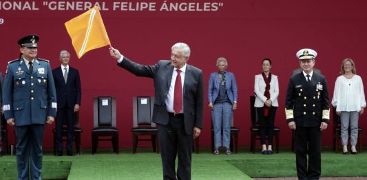 AMLO da banderazo inicial de estudios y trabajos preliminares en Santa Lucía