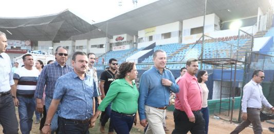 Quirino supervisa arranque de remodelación del estadio de béisbol en Guasave
