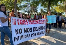 Apoyan padres de familia a directora de la Vasconcelos