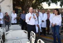 Entrega Quirino 40 camas al Hospital General de Culiacán