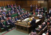 Parlamento rechaza alternativas al Brexit de Theresa May